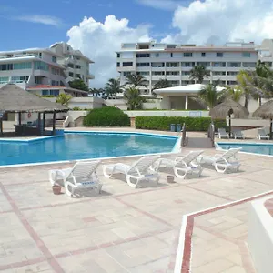 Apartment Brisas 10 Beachside, Cancun